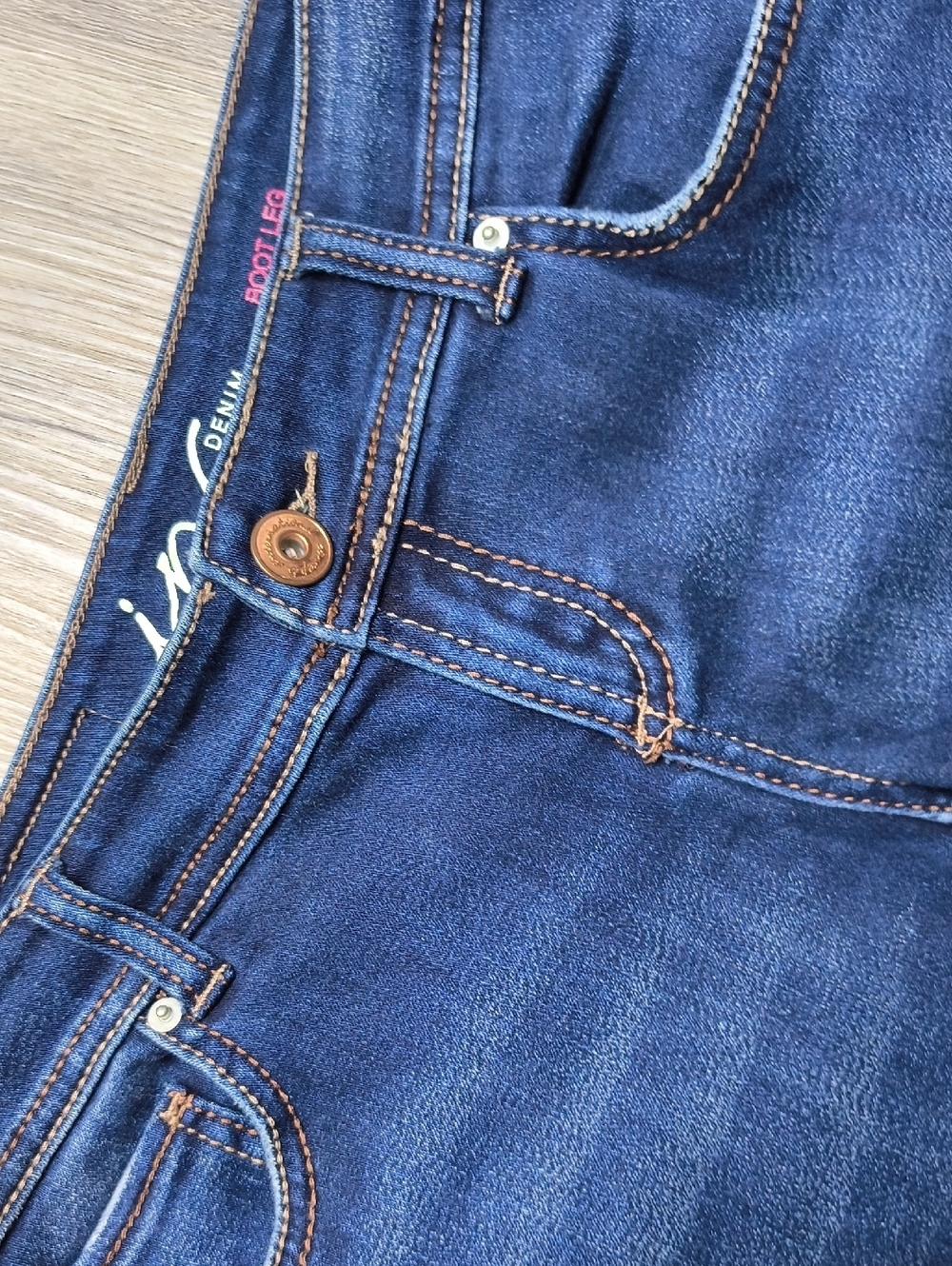 S1114 Curvy Low Rise Bootcut w/34" Inseam👖Long Denim Women's Size 4 Jeans